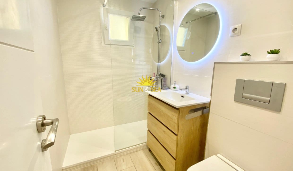 Appartement de 3 chambres de location de vacances à Alicante ville avec piscine garage - 1 350 € (Ref: 9999040)