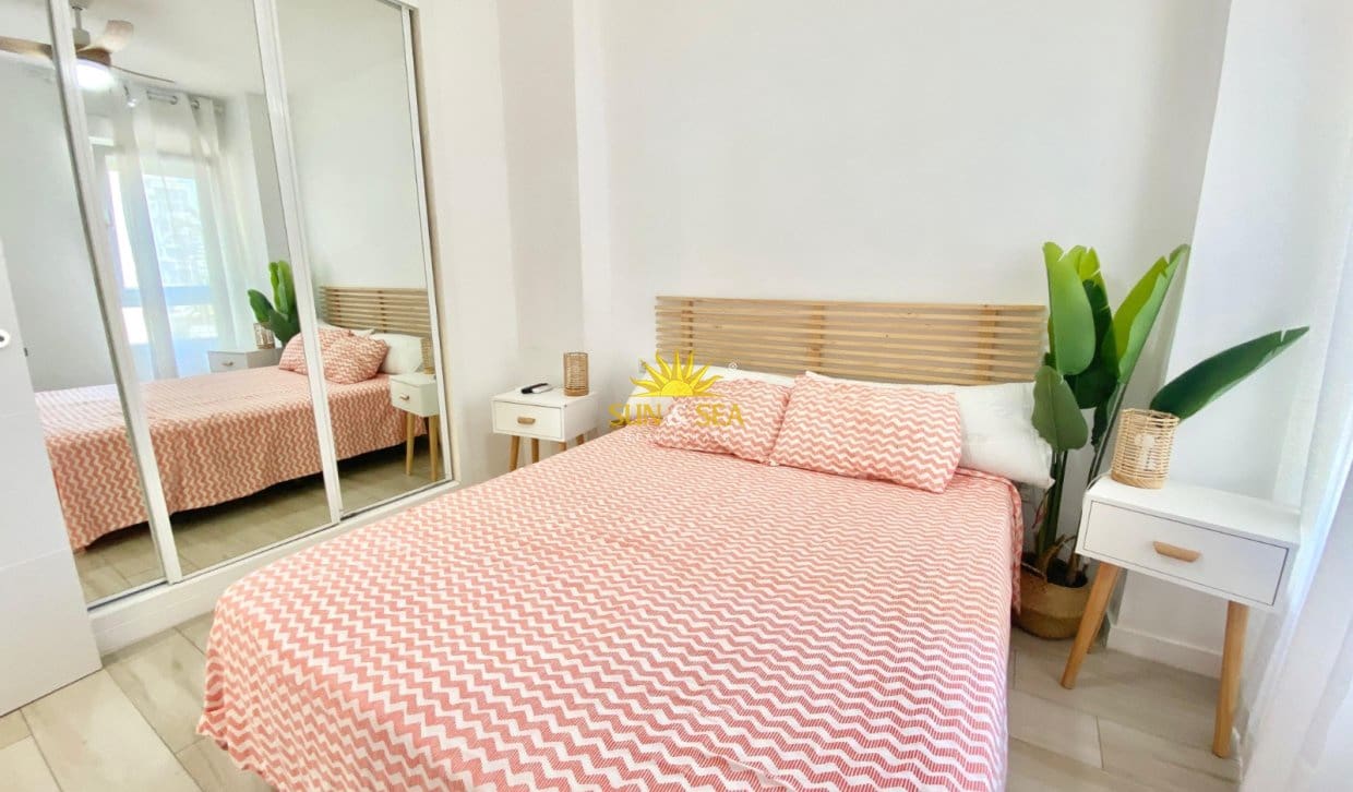 Appartement de 3 chambres de location de vacances à Alicante ville avec piscine garage - 1 350 € (Ref: 9999040)