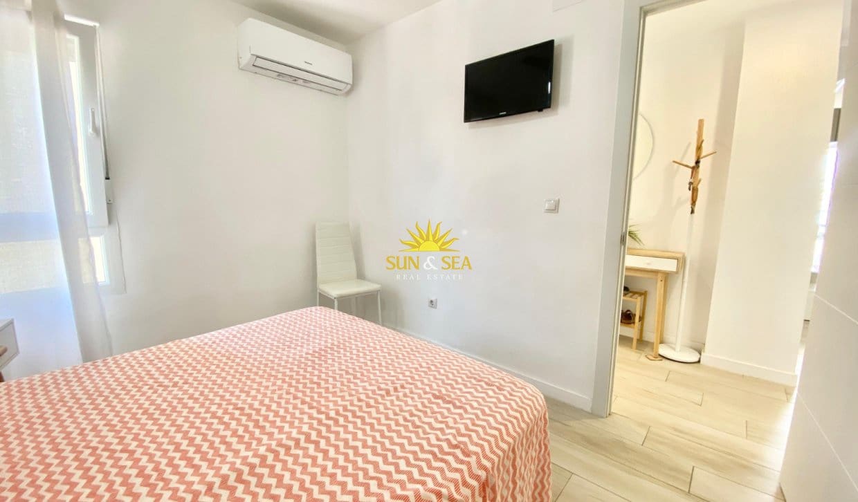 Appartement de 3 chambres de location de vacances à Alicante ville avec piscine garage - 1 350 € (Ref: 9999040)