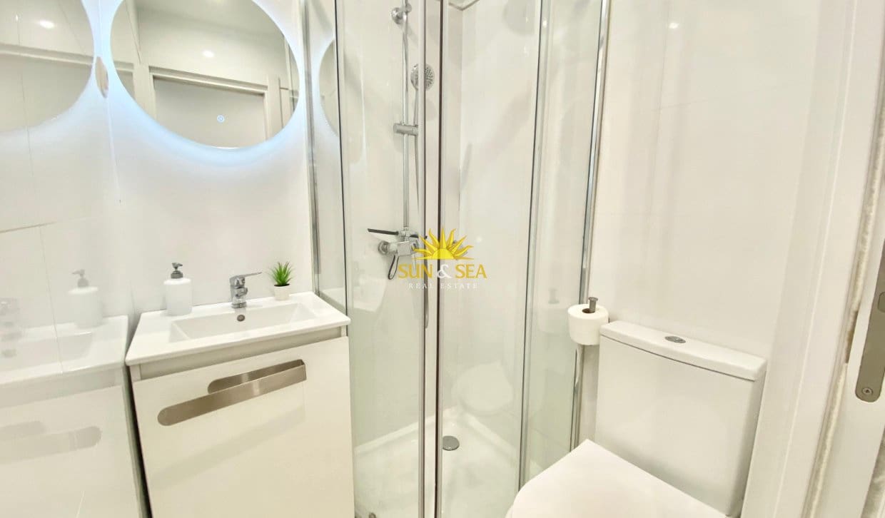 Appartement de 3 chambres de location de vacances à Alicante ville avec piscine garage - 1 350 € (Ref: 9999040)