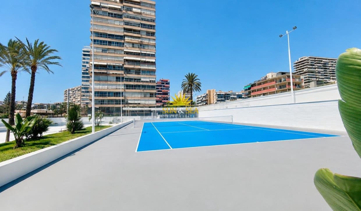 Appartement de 3 chambres de location de vacances à Alicante ville avec piscine garage - 1 350 € (Ref: 9999040)