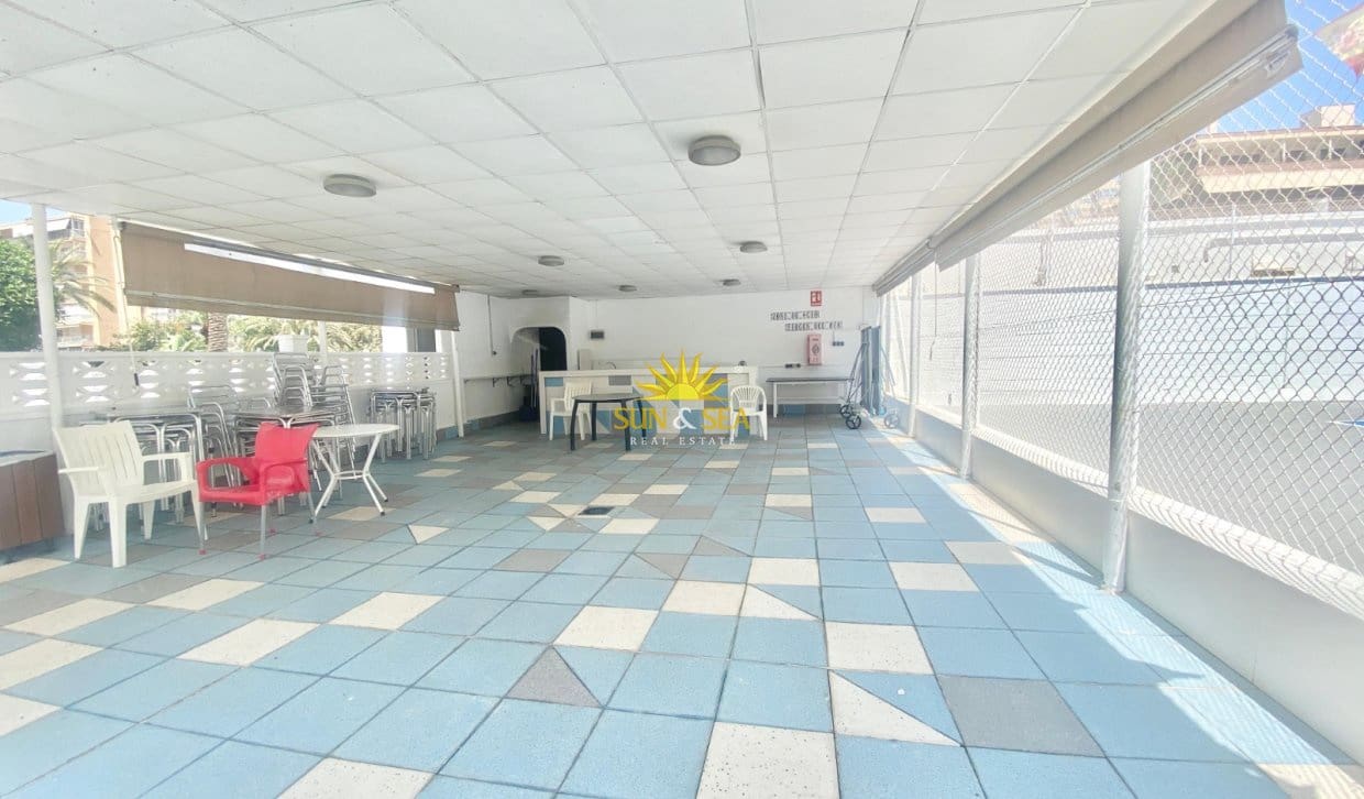 Appartement de 3 chambres de location de vacances à Alicante ville avec piscine garage - 1 350 € (Ref: 9999040)