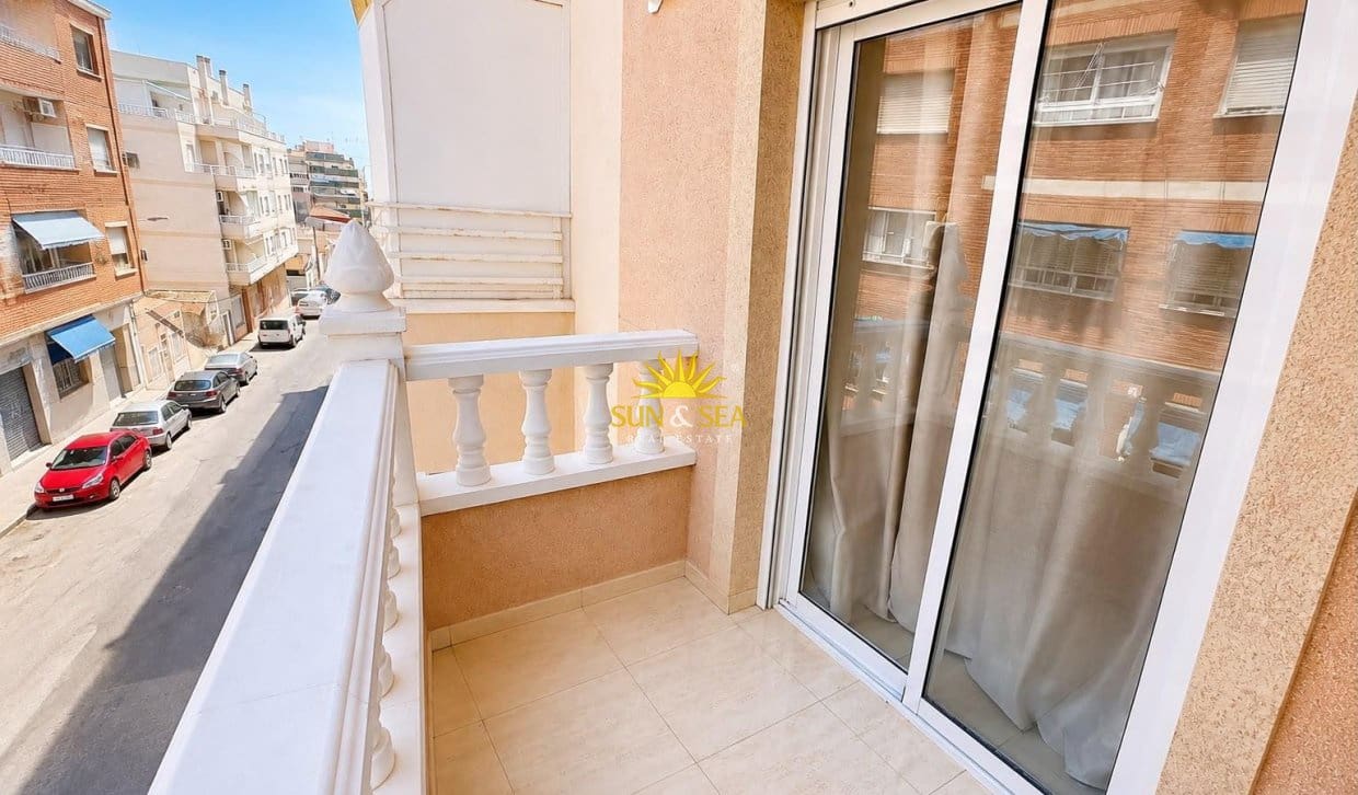 2 makuuhuone Huoneisto myytävänä paikassa Torrevieja mukana uima-altaan - 3 126 000 € (Ref: 9999041)