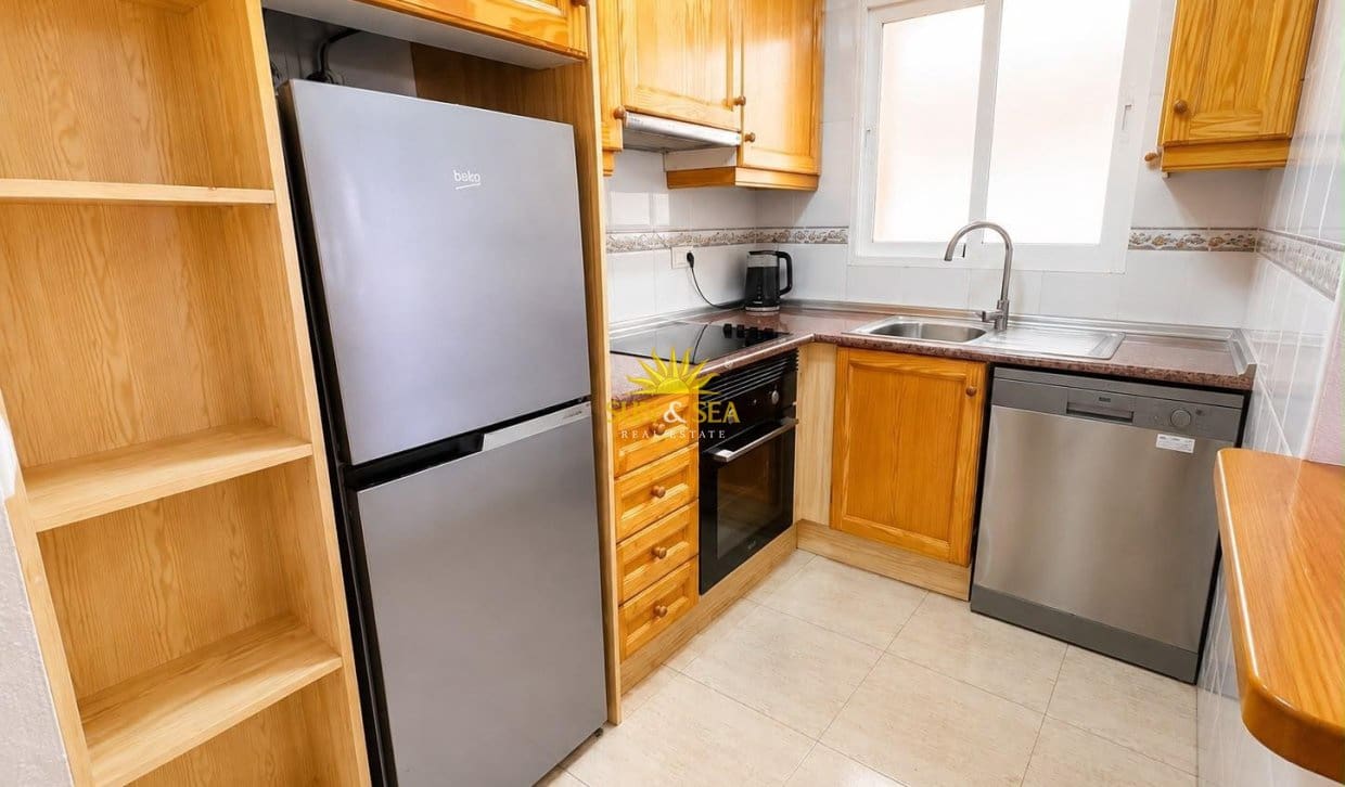 2 makuuhuone Huoneisto myytävänä paikassa Torrevieja mukana uima-altaan - 3 126 000 € (Ref: 9999041)