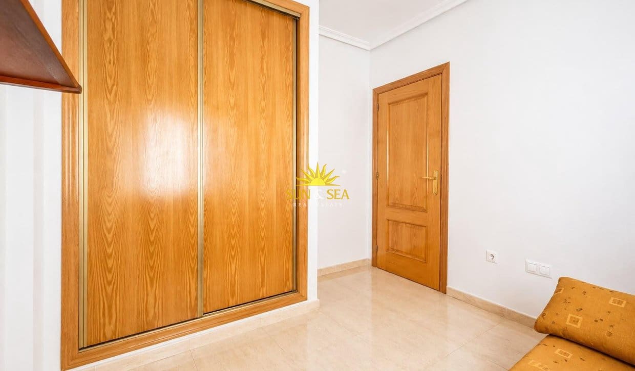 2 makuuhuone Huoneisto myytävänä paikassa Torrevieja mukana uima-altaan - 3 126 000 € (Ref: 9999041)