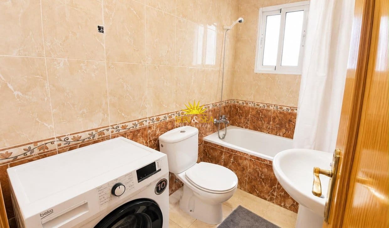 2 makuuhuone Huoneisto myytävänä paikassa Torrevieja mukana uima-altaan - 3 126 000 € (Ref: 9999041)