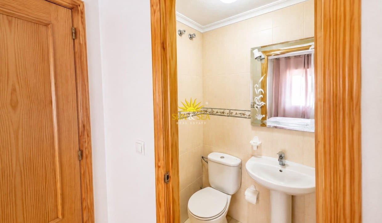 2 makuuhuone Huoneisto myytävänä paikassa Torrevieja mukana uima-altaan - 3 126 000 € (Ref: 9999041)