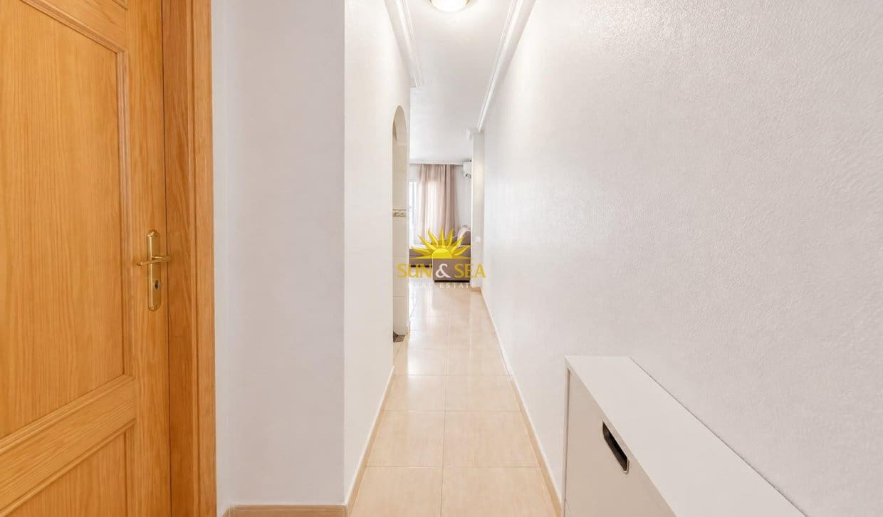2 makuuhuone Huoneisto myytävänä paikassa Torrevieja mukana uima-altaan - 3 126 000 € (Ref: 9999041)