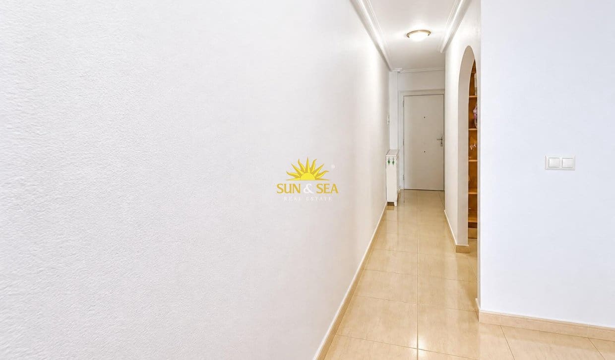 2 makuuhuone Huoneisto myytävänä paikassa Torrevieja mukana uima-altaan - 3 126 000 € (Ref: 9999041)