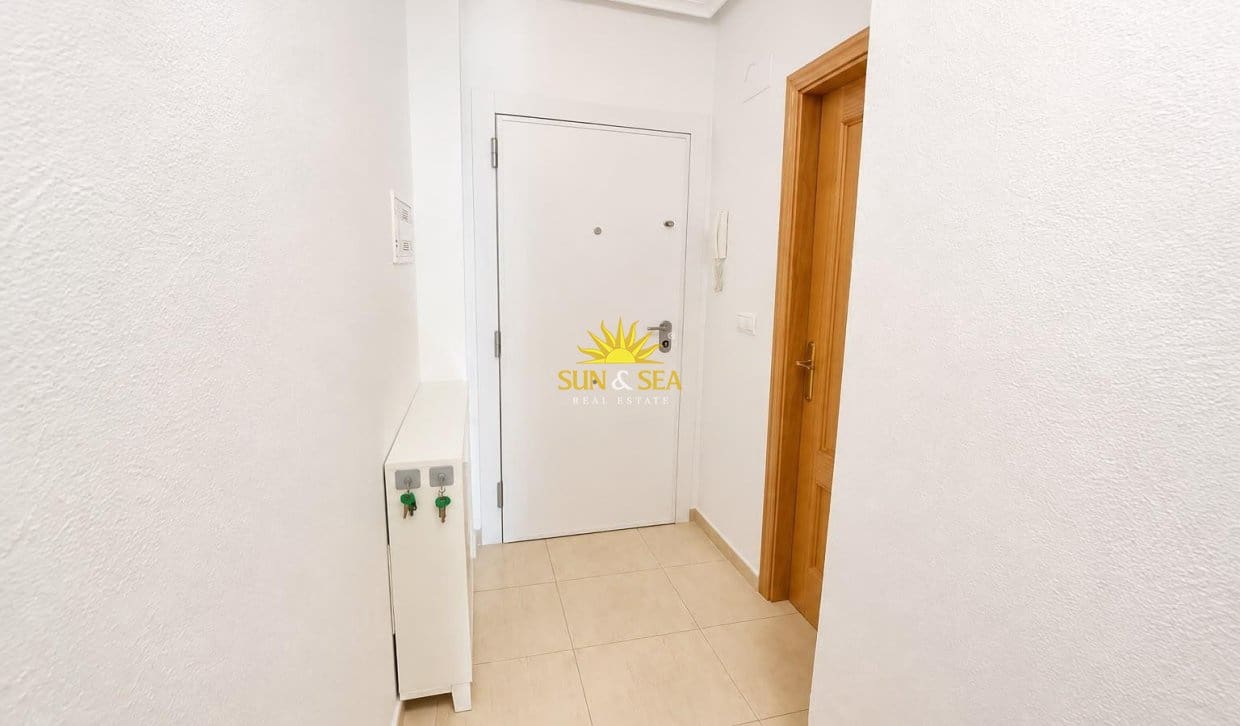 2 makuuhuone Huoneisto myytävänä paikassa Torrevieja mukana uima-altaan - 3 126 000 € (Ref: 9999041)