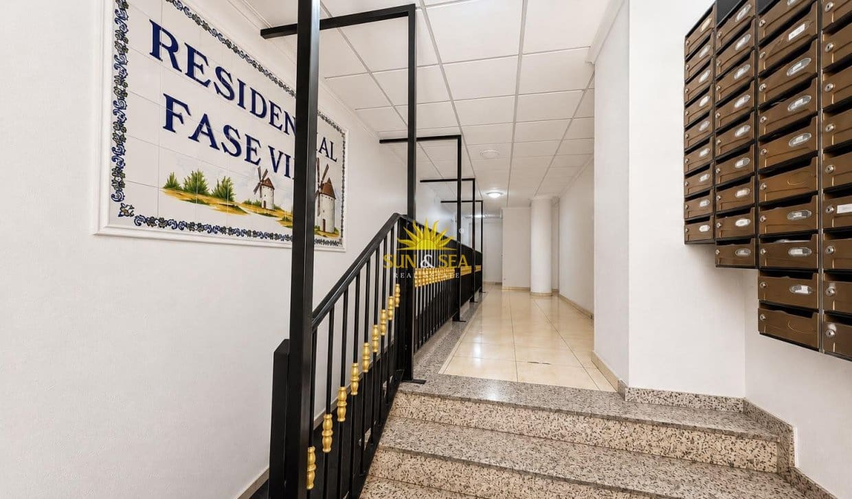 2 makuuhuone Huoneisto myytävänä paikassa Torrevieja mukana uima-altaan - 3 126 000 € (Ref: 9999041)