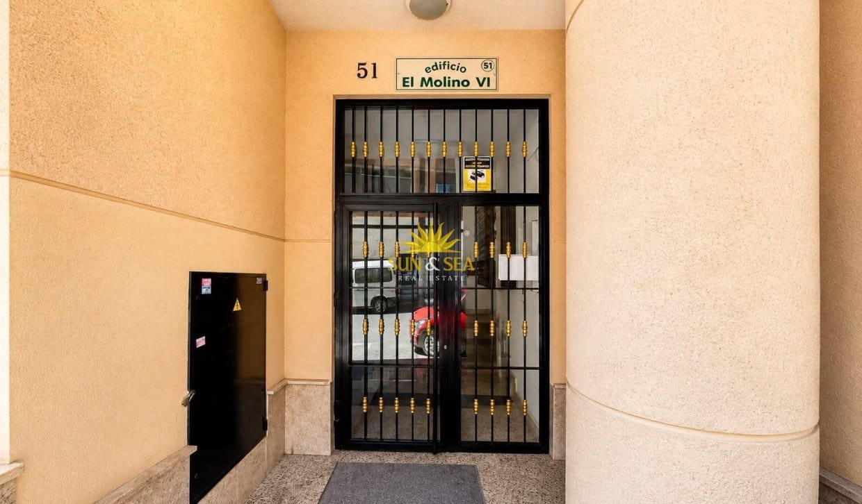 2 makuuhuone Huoneisto myytävänä paikassa Torrevieja mukana uima-altaan - 3 126 000 € (Ref: 9999041)