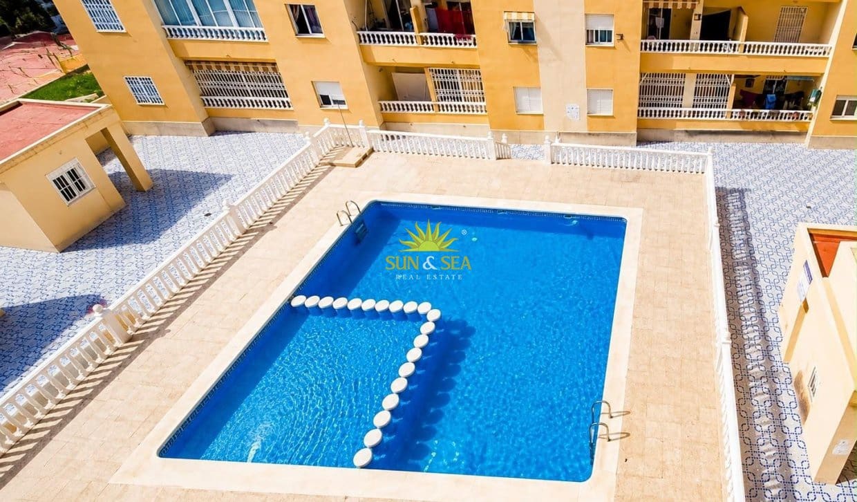 2 makuuhuone Huoneisto myytävänä paikassa Torrevieja mukana uima-altaan - 3 126 000 € (Ref: 9999041)