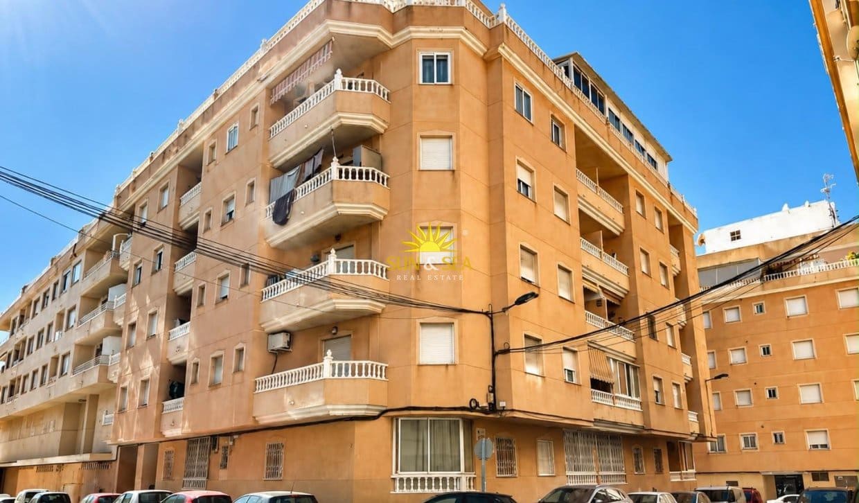 2 makuuhuone Huoneisto myytävänä paikassa Torrevieja mukana uima-altaan - 3 126 000 € (Ref: 9999041)