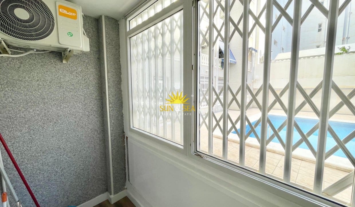 Studio for sale in Torrevieja with pool - € 95,000 (Ref: 9999414)