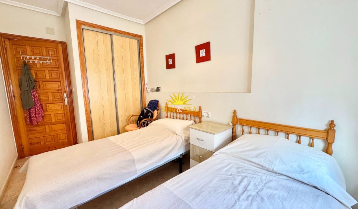 2 soverom Hus til salgs i Torrevieja - € 550 (Ref: 9999415)