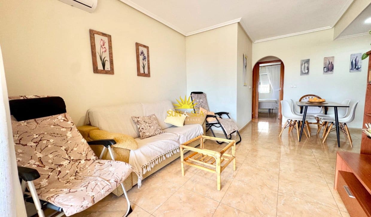 2 soverom Hus til salgs i Torrevieja - € 550 (Ref: 9999415)