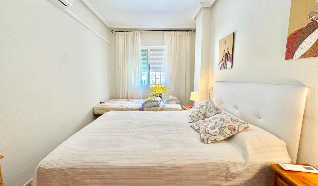 2 soverom Hus til salgs i Torrevieja - € 550 (Ref: 9999415)
