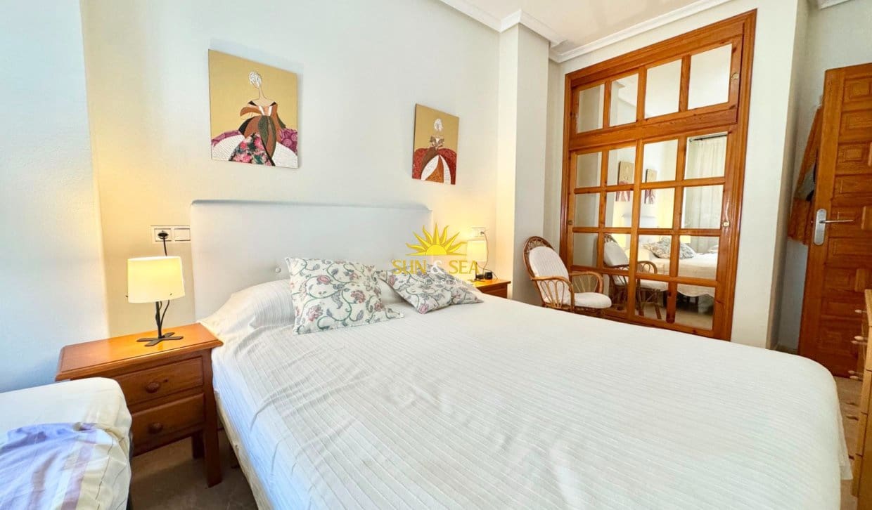 2 soverom Hus til salgs i Torrevieja - € 550 (Ref: 9999415)