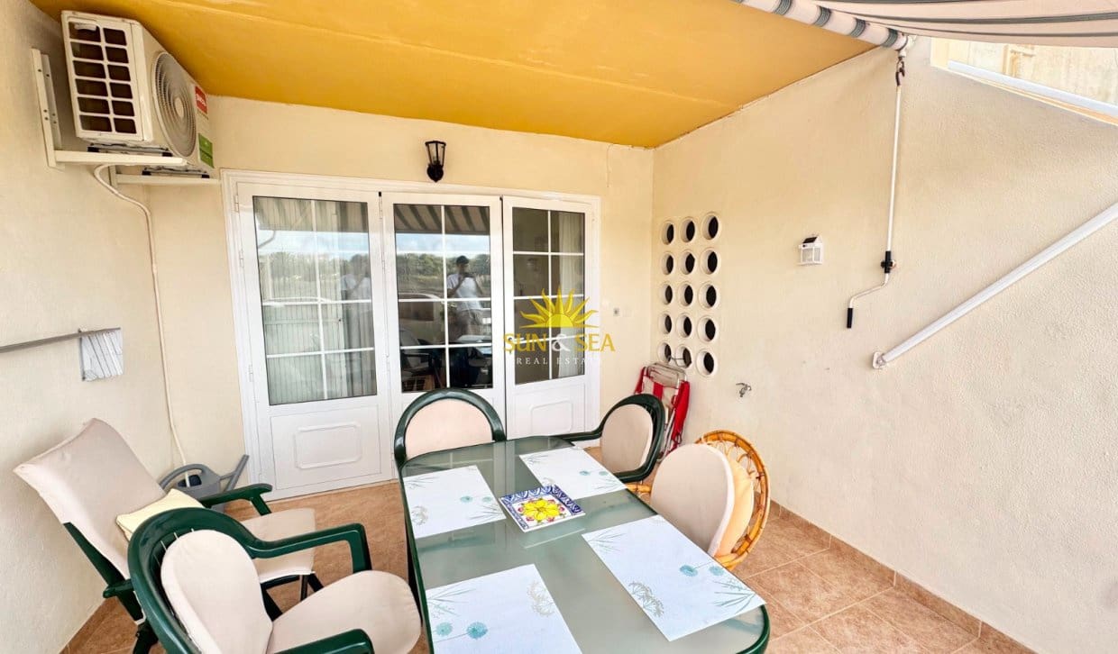 2 soverom Hus til salgs i Torrevieja - € 550 (Ref: 9999415)
