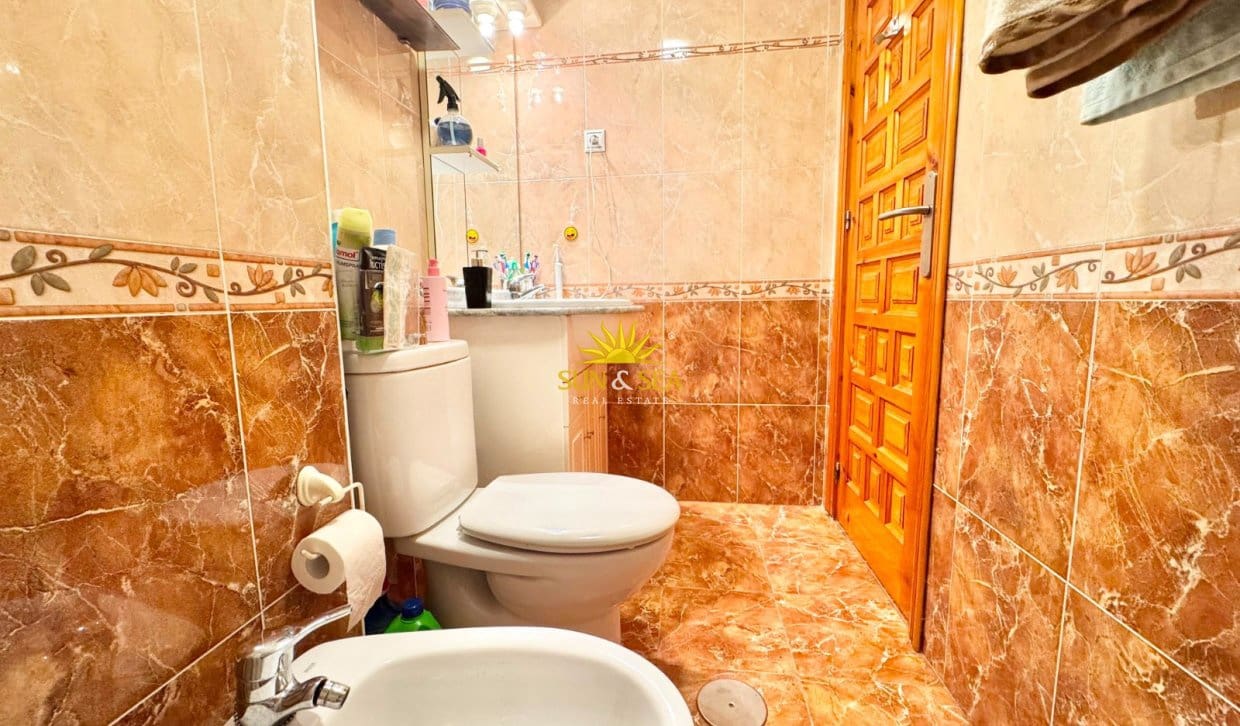 2 soverom Hus til salgs i Torrevieja - € 550 (Ref: 9999415)