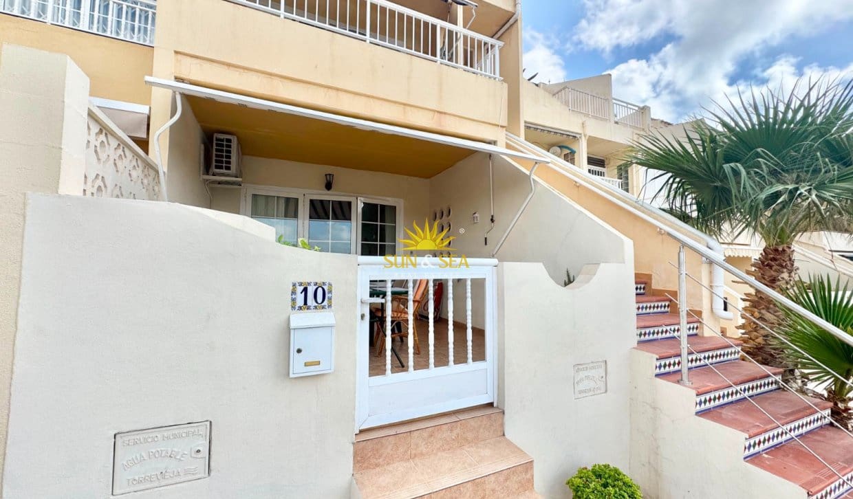 2 soverom Hus til salgs i Torrevieja - € 550 (Ref: 9999415)