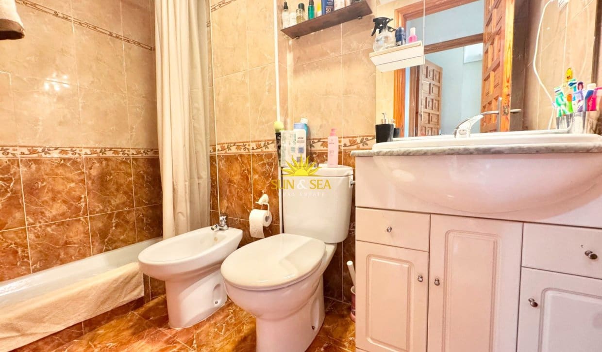2 soverom Hus til salgs i Torrevieja - € 550 (Ref: 9999415)