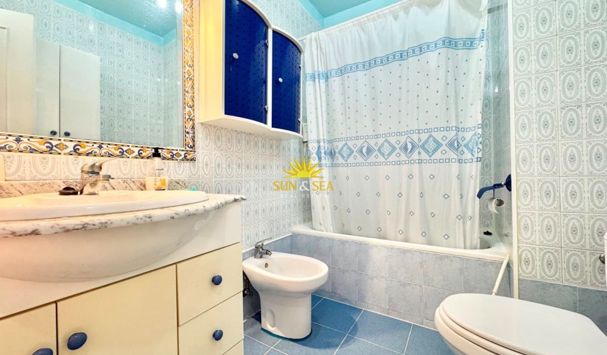   3 soveværelse   ferieLejlighed i Torrevieja     - € 750 (Ref: 9999416)