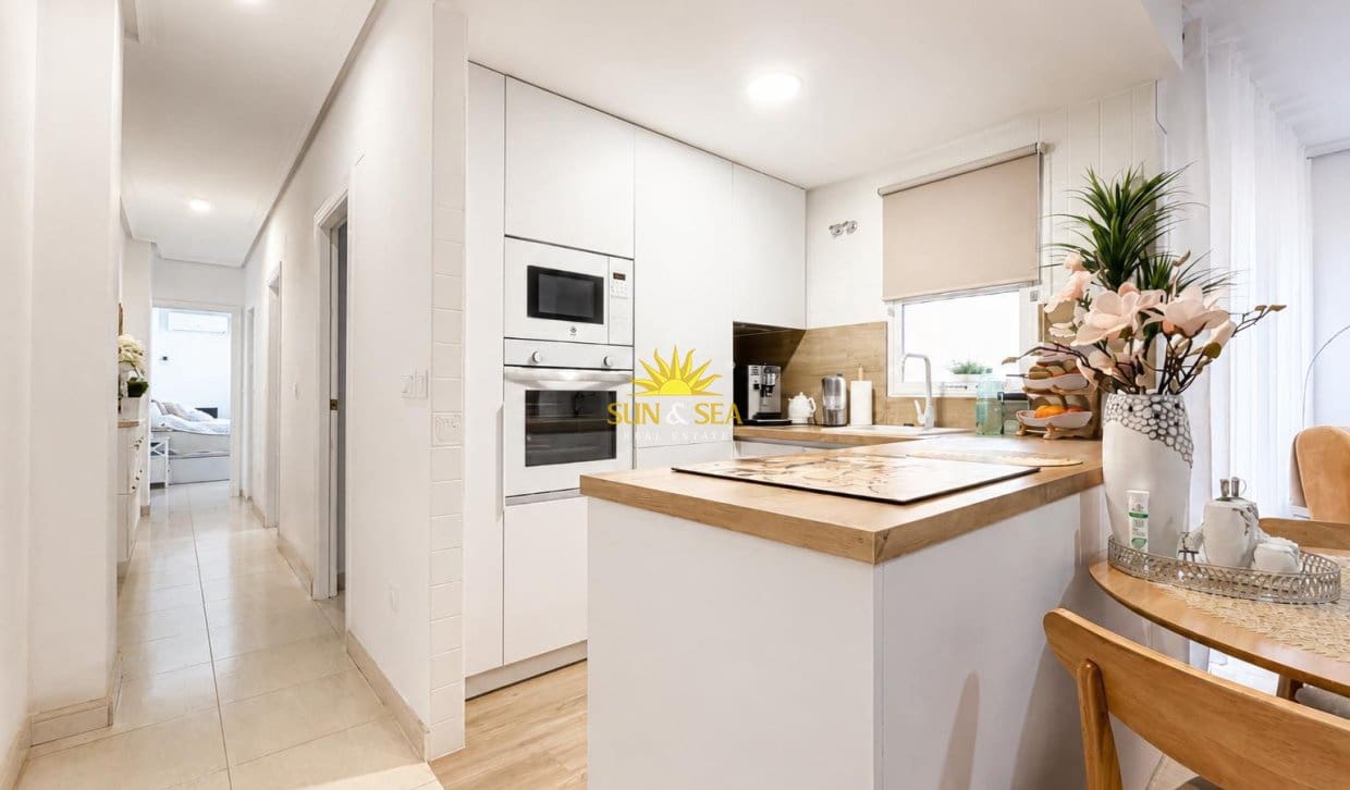 3 soverom Leilighet til salgs i Torrevieja - € 175 000 (Ref: 9999417)