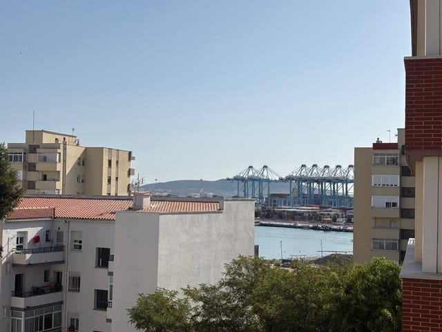 Piso de 3 habitaciones en Algeciras en venta con garaje - 300.000 € (Ref: 10005646)