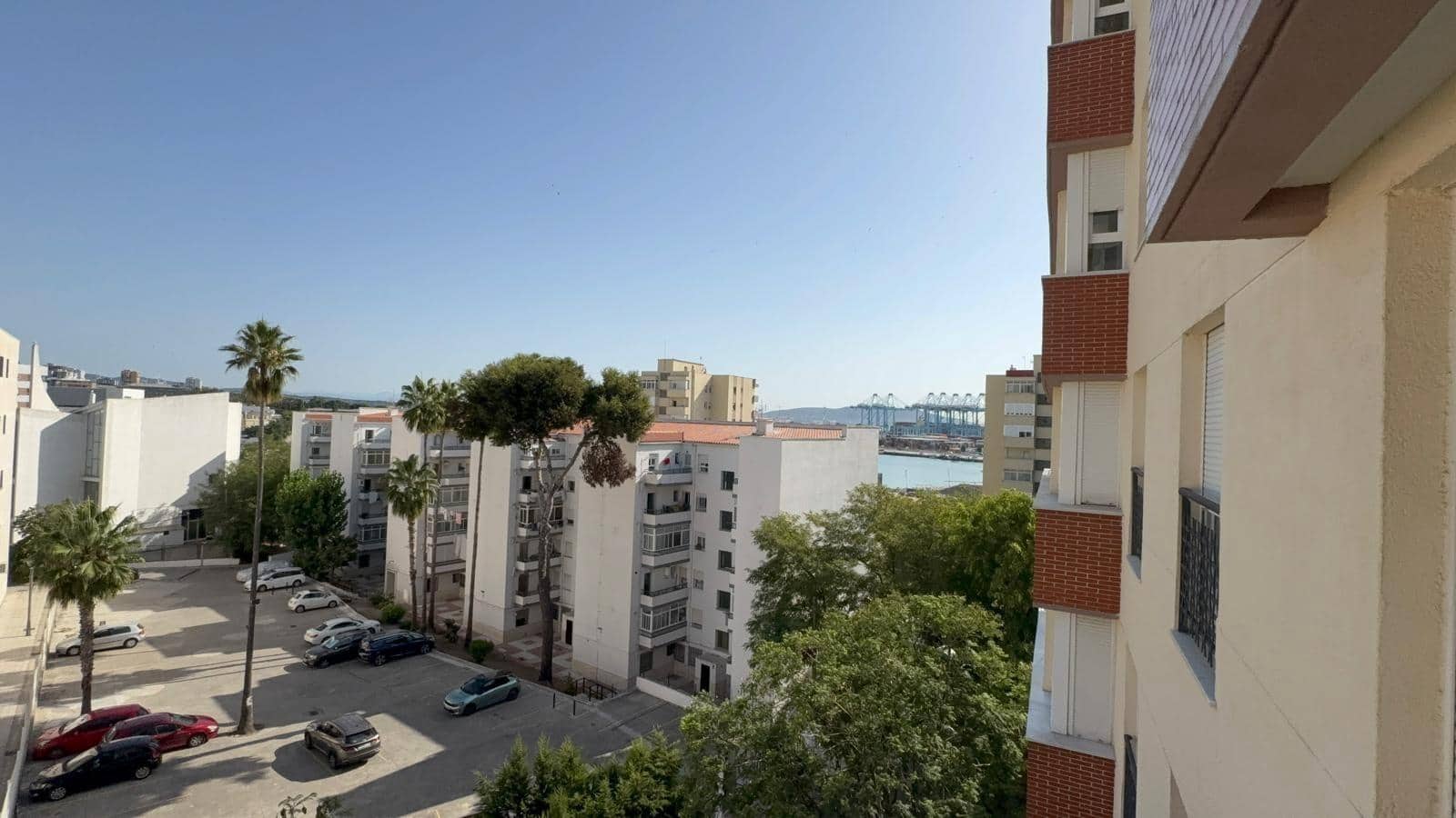 Piso de 3 habitaciones en Algeciras en venta con garaje - 300.000 € (Ref: 10005646)