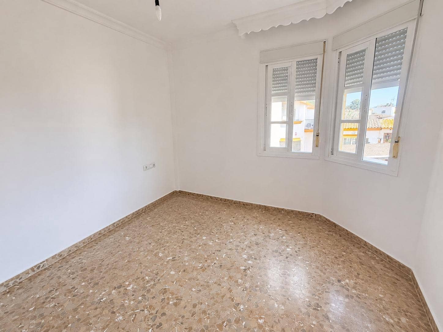 4 chambre Villa/Maison Mitoyenne à vendre à Algeciras avec garage - 370 000 € (Ref: 10076458)