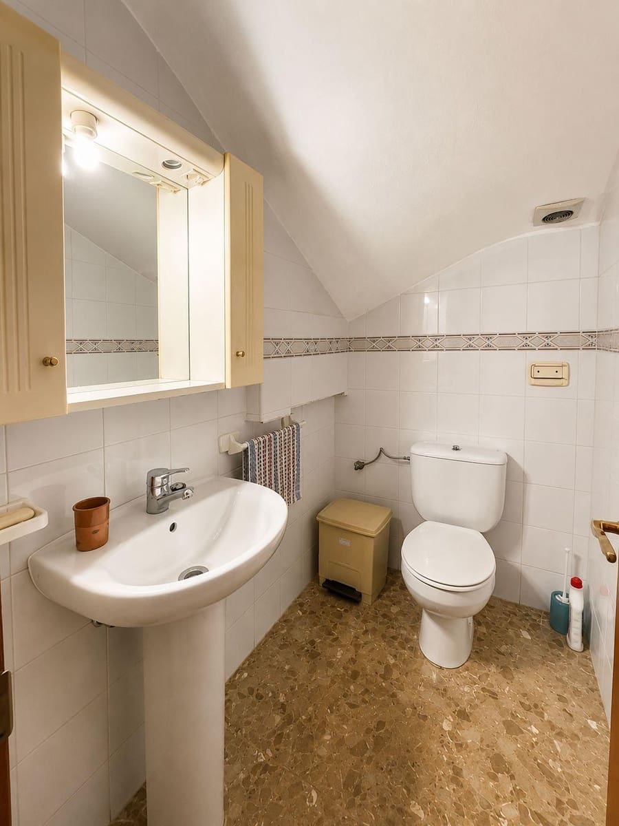 4 chambre Villa/Maison Mitoyenne à vendre à Algeciras avec garage - 370 000 € (Ref: 10076458)