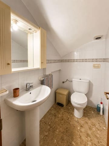 4 chambre Villa/Maison Mitoyenne à vendre à Algeciras avec garage - 370 000 € (Ref: 10076458)