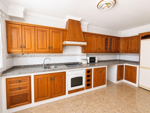 4 chambre Villa/Maison Mitoyenne à vendre à Algeciras avec garage - 370 000 € (Ref: 10076458)
