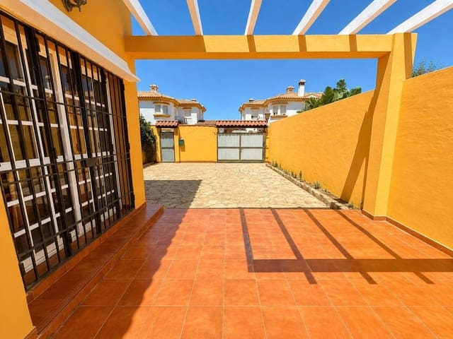 4 chambre Villa/Maison Mitoyenne à vendre à Algeciras avec garage - 370 000 € (Ref: 10076458)