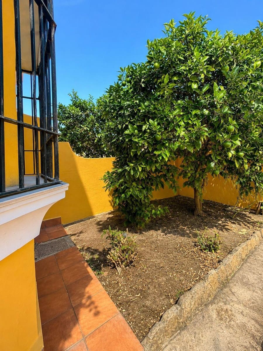 4 chambre Villa/Maison Mitoyenne à vendre à Algeciras avec garage - 370 000 € (Ref: 10076458)