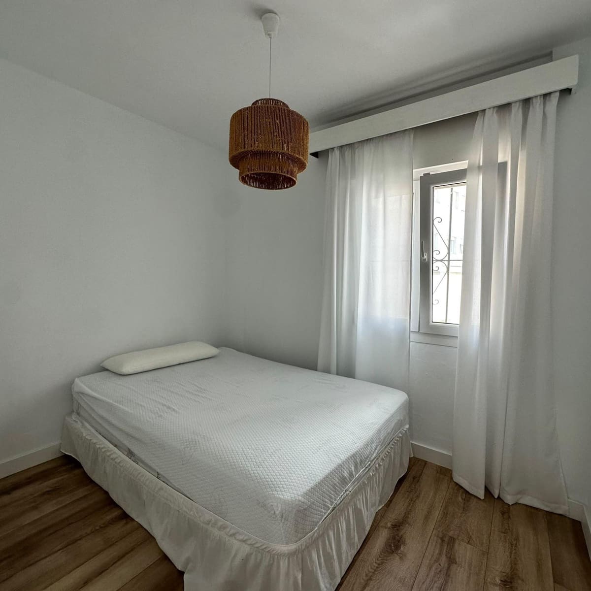 4 bedroom Flat for sale in La Linea de la Concepcion - € 250,000 (Ref: 10078401)