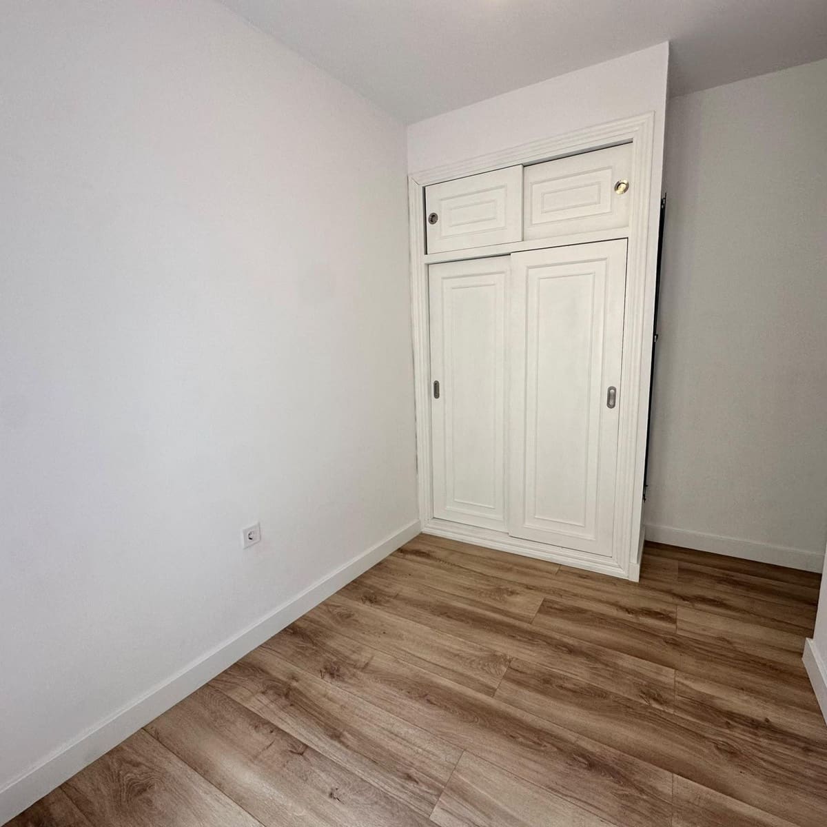 4 bedroom Flat for sale in La Linea de la Concepcion - € 250,000 (Ref: 10078401)