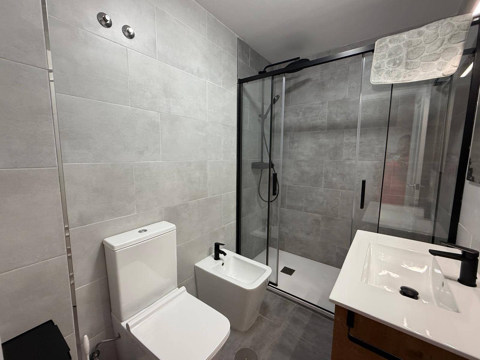 4 bedroom Flat for sale in La Linea de la Concepcion - € 250,000 (Ref: 10078401)