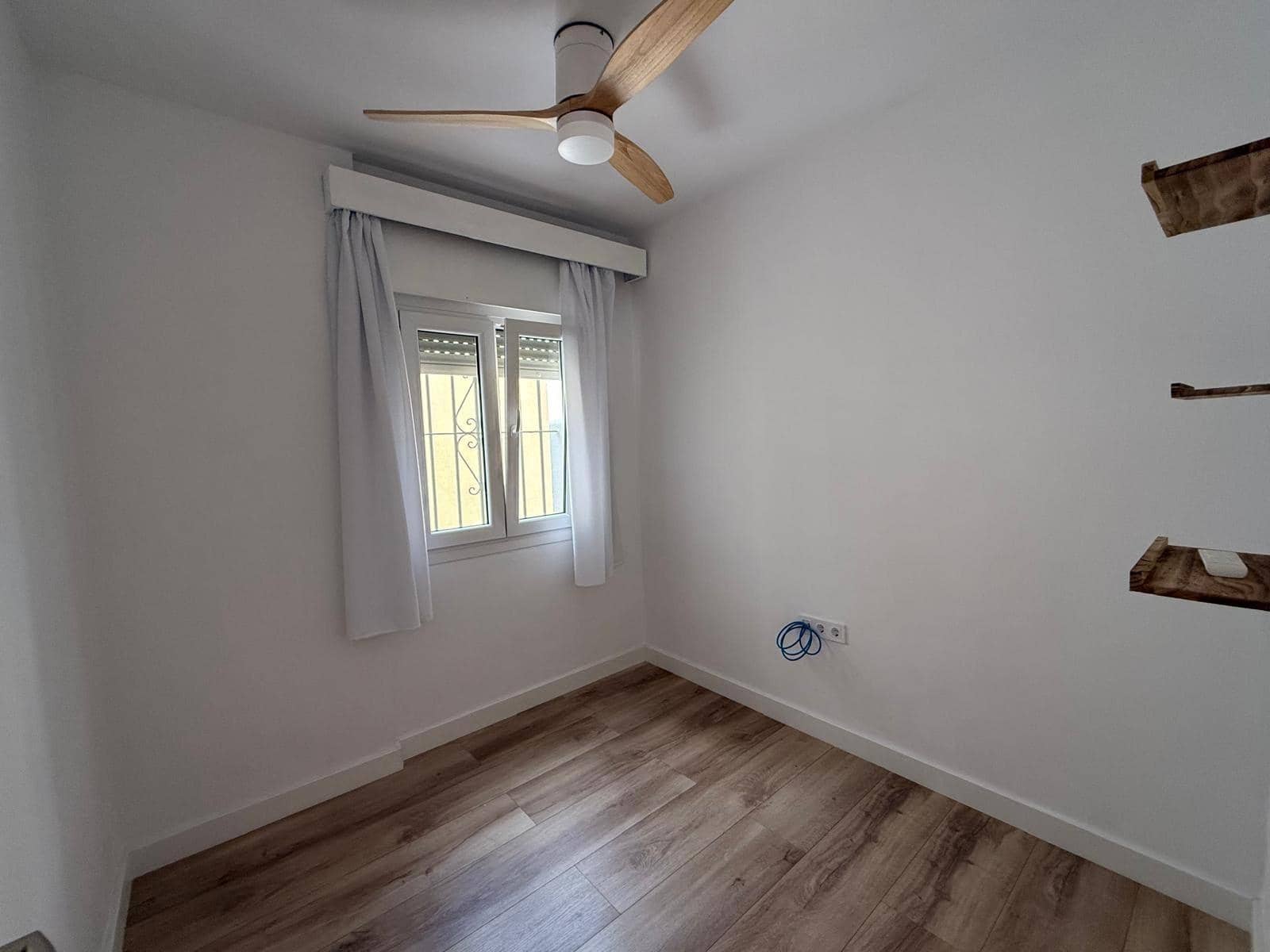 4 bedroom Flat for sale in La Linea de la Concepcion - € 250,000 (Ref: 10078401)