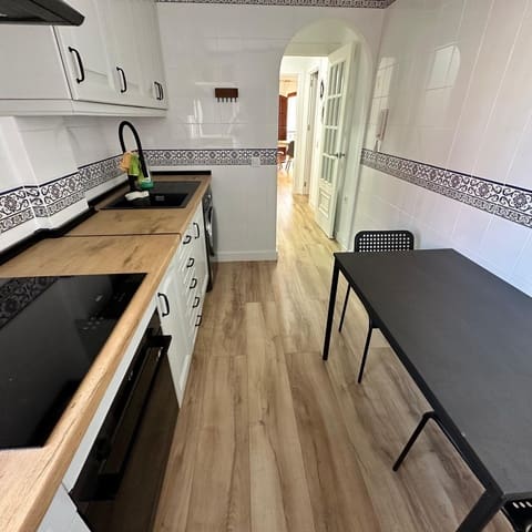 4 bedroom Flat for sale in La Línea de la Concepción - € 250,000 (Ref: 10078401)