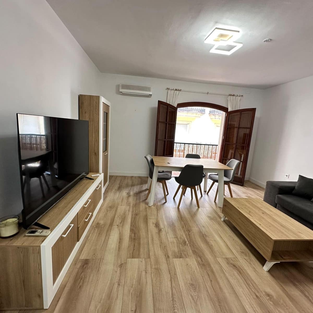 4 bedroom Flat for sale in La Linea de la Concepcion - € 250,000 (Ref: 10078401)