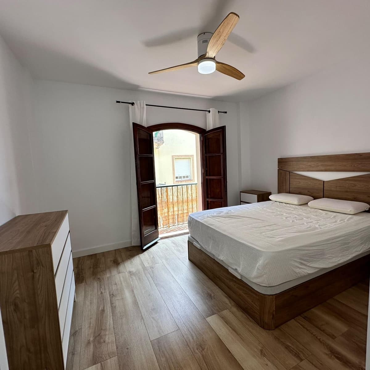 4 bedroom Flat for sale in La Linea de la Concepcion - € 250,000 (Ref: 10078401)