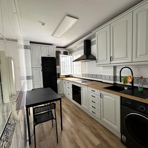 4 bedroom Flat for sale in La Línea de la Concepción - € 250,000 (Ref: 10078401)