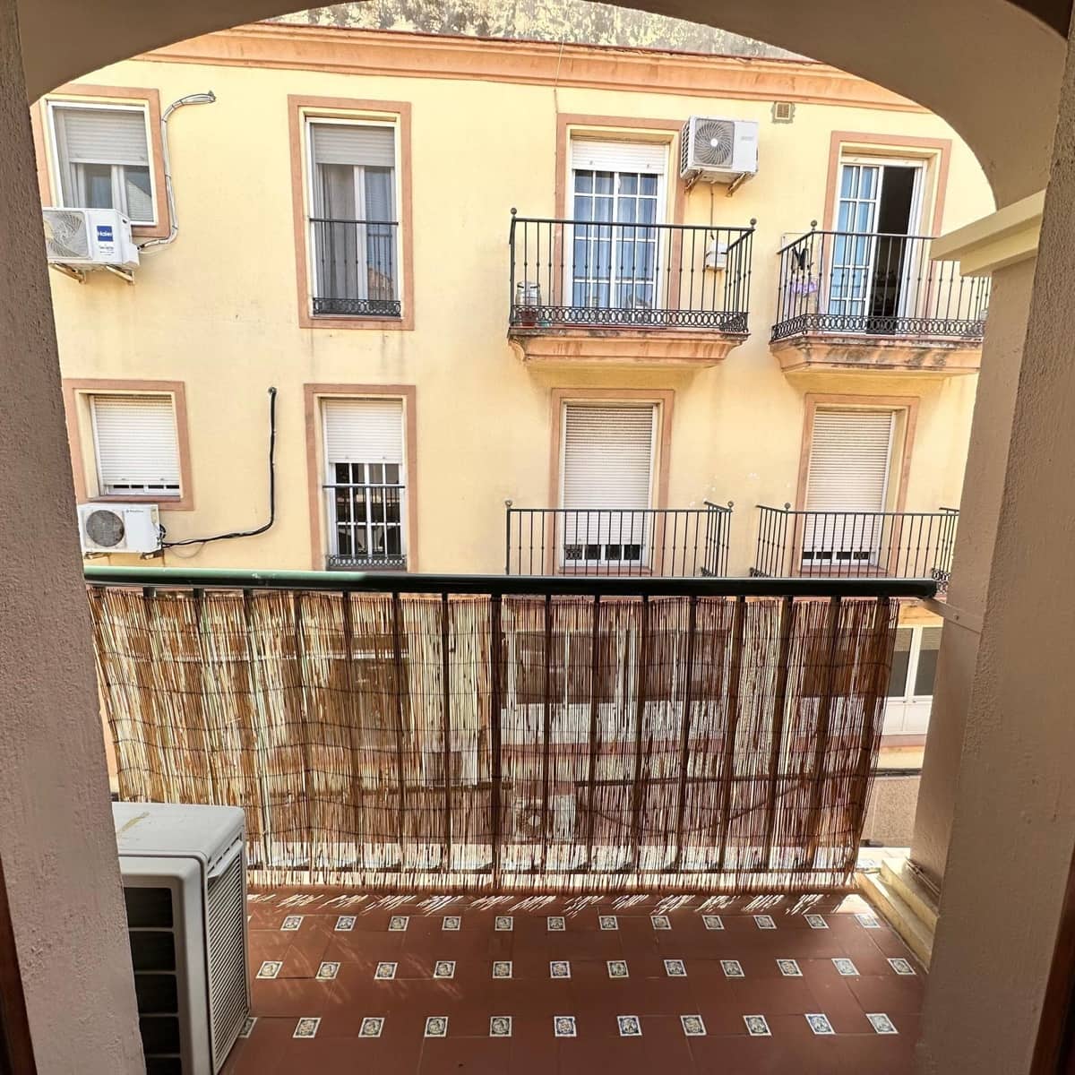4 bedroom Flat for sale in La Linea de la Concepcion - € 250,000 (Ref: 10078401)