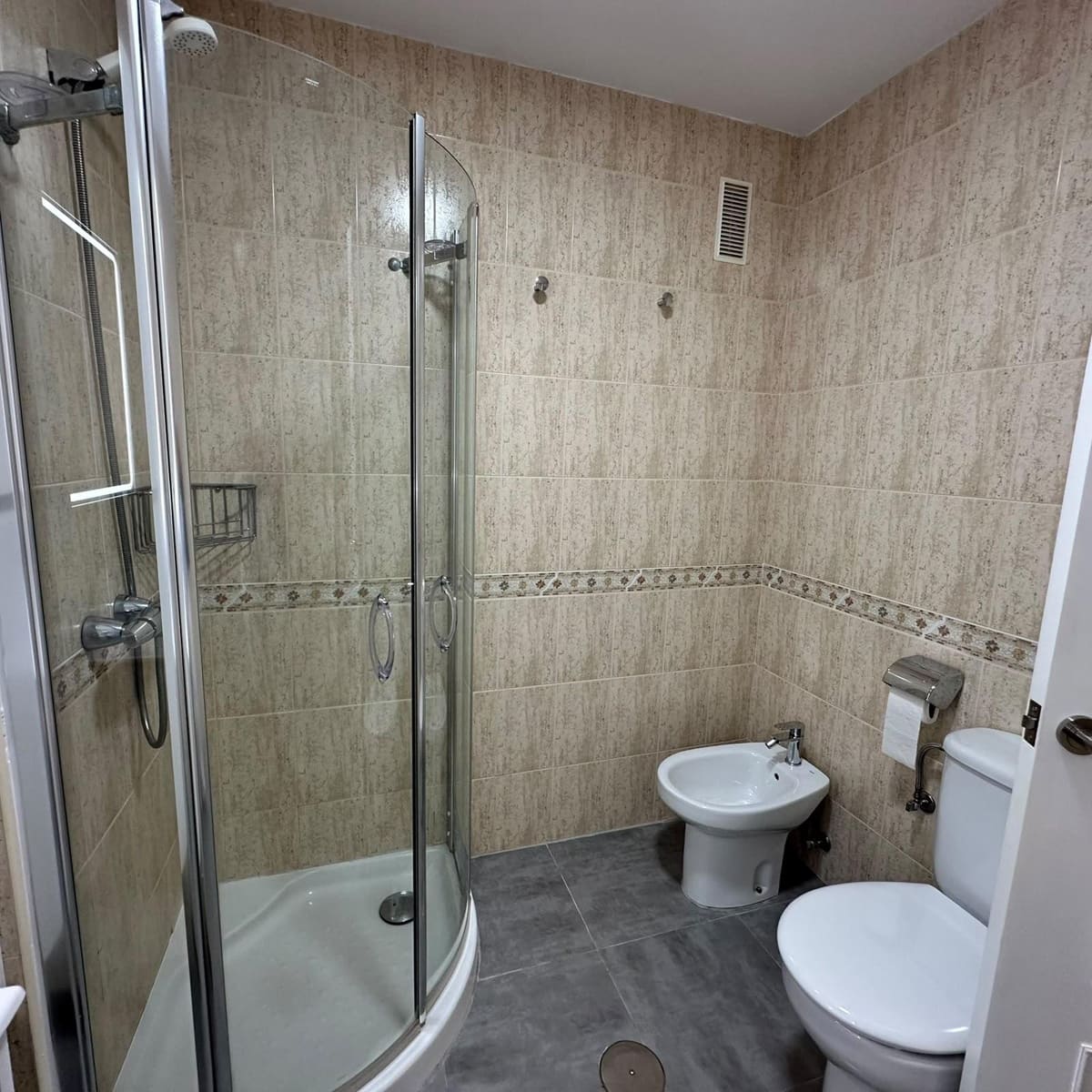 4 bedroom Flat for sale in La Linea de la Concepcion - € 250,000 (Ref: 10078401)