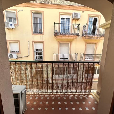 4 bedroom Flat for sale in La Línea de la Concepción - € 250,000 (Ref: 10078401)