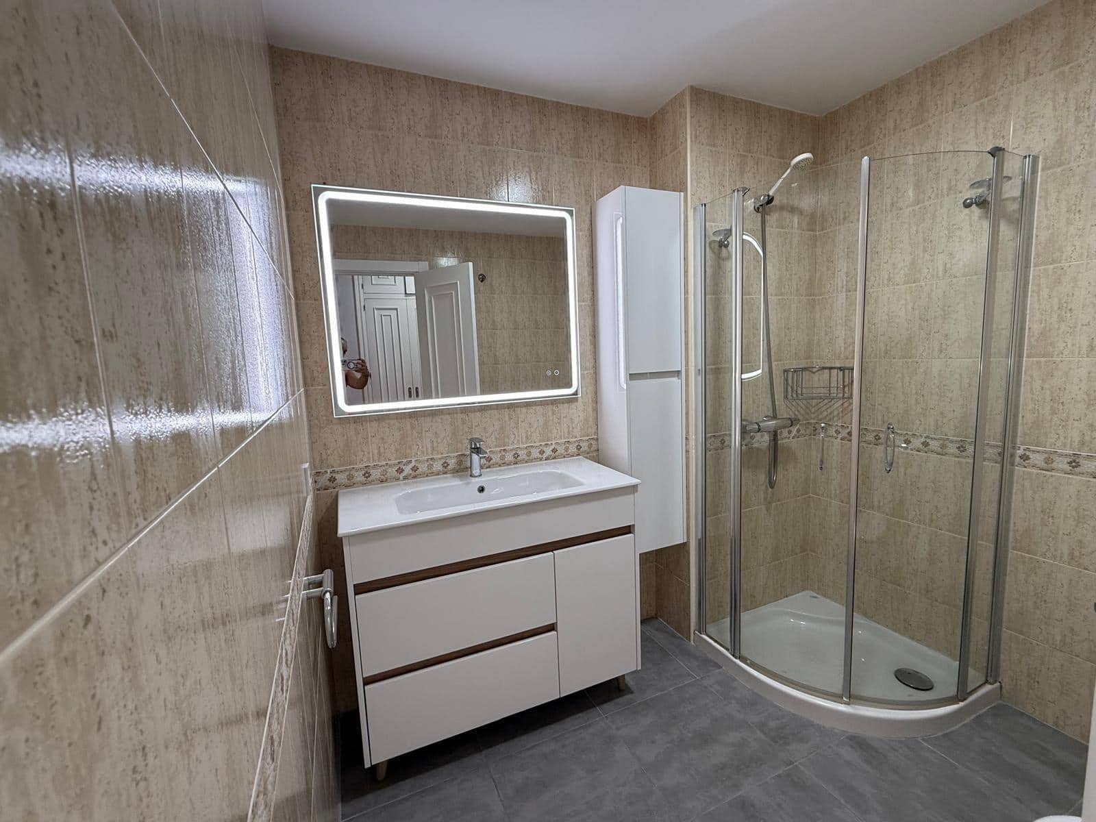 4 bedroom Flat for sale in La Linea de la Concepcion - € 250,000 (Ref: 10078401)