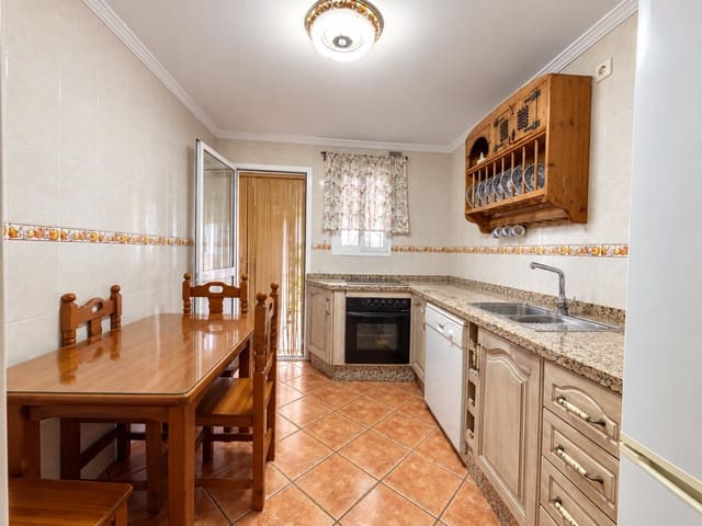 3 soveværelse Rækkehus til salg i La Línea de la Concepción med garage - € 265.000 (Ref: 10089735)